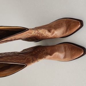 Brown gently worn cowboy boots